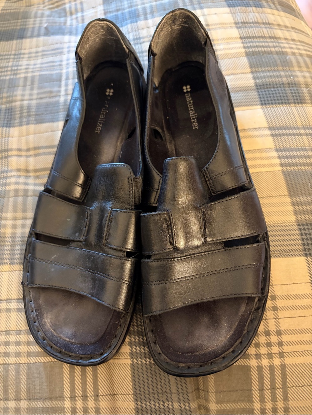 Naturalizer Women’s Black Leather Slide Sandals. So Comfy! Size 9